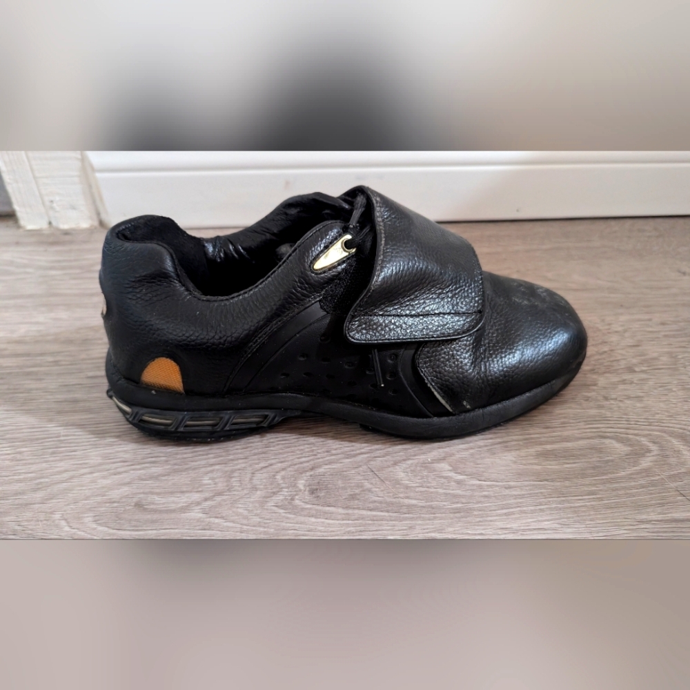 Women's Size 8.5 Right Curling Shoe (Gripper Foot)